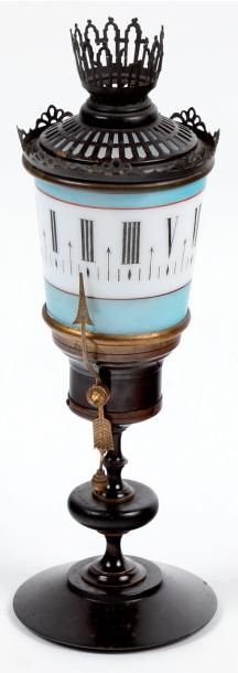 null Pendule conique en verre avec monture en bronze et laiton. H. 35cm