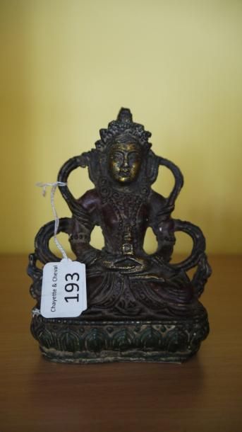 null Petit sujet en bronze laqué représentant le Bouddha Amitayus en méditation sur...