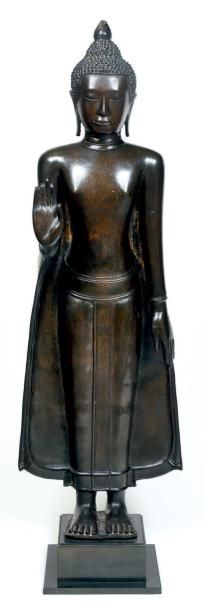 Grand Bouddha en bronze de patine brune,...