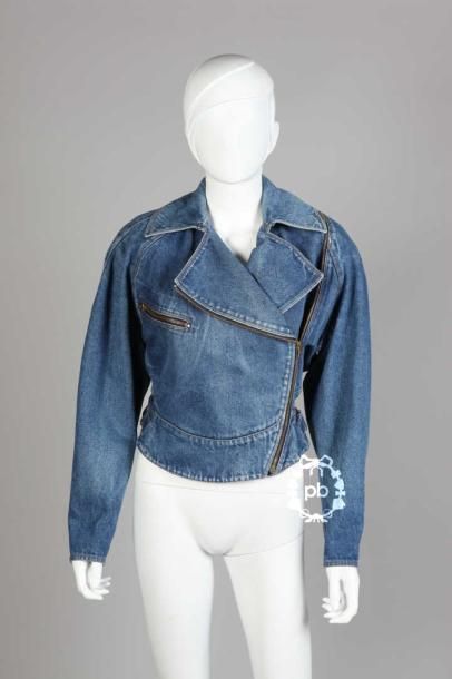 ALAIA, circa 1985 PERFECTO à basque en jean bleu, col rabattu sur fermeture éclair...