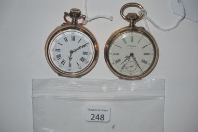 null Deux montres en or dont une à cylindre, l'autre à ancre. Pb. 158.6gr