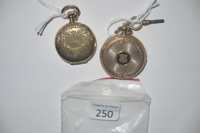 null Deux montres de col en or (pb. 51.2gr.) dont une à clé avec échappement à cylindre...