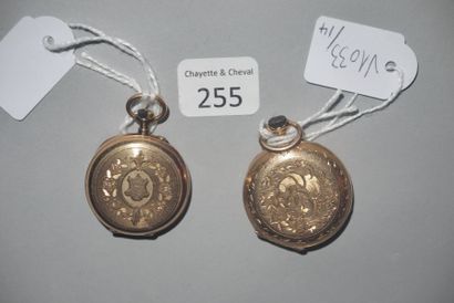 null Deux montres de col à cylindre en or (pb 42.2gr.) avec boîtiers gravés