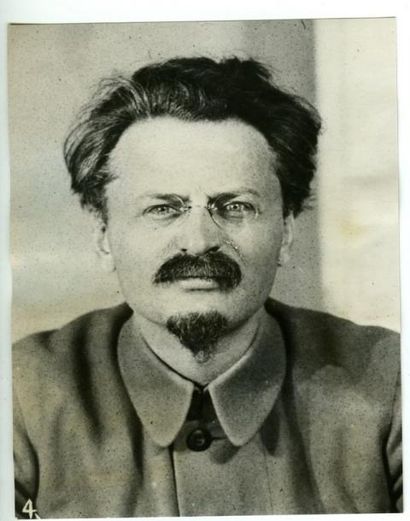 null Portrait de Léon Trotski, 1927. Tirage argentique d'époque 11,8 x 9,3 cm. La...
