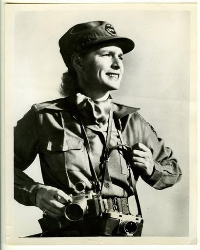 null Portrait de Margaret Bourke-White (1904-1971) durant la guerre de Corée, 1951....