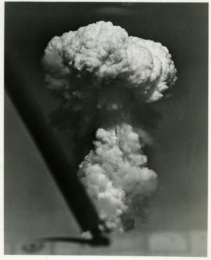 null Essais nucléaires U.S.A.,1946- c.1960 dont atoll de Bikini. Vingt-six tirages...