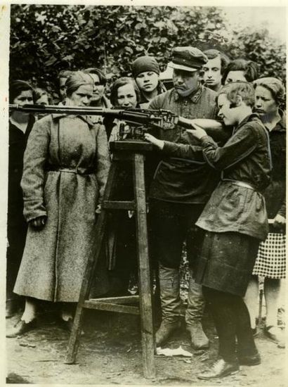 Femmes-soldats en Union soviétique, 1930-1941....