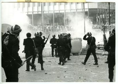 null France Manifestations étudiantes, communistes, guadeloupéenne, etc. Dix-huit...