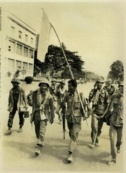 null Sydney H Schanberg - Cambodge - Khmers rouges. Cinq photographies de la prise...