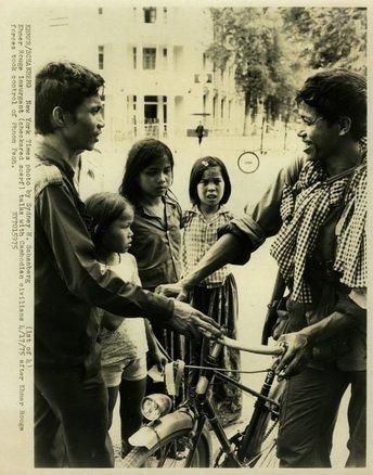 null Sydney H Schanberg - Cambodge - Khmers rouges. Cinq photographies de la prise...