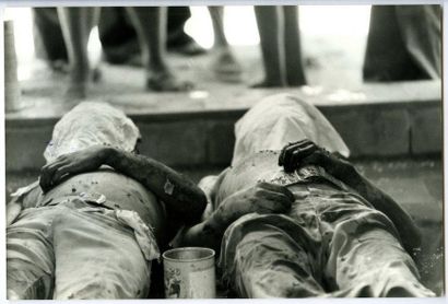 PATRICK SICCOLI El Salvador, 1980. Onze photographies: Emeutes, cadavres, scènes...