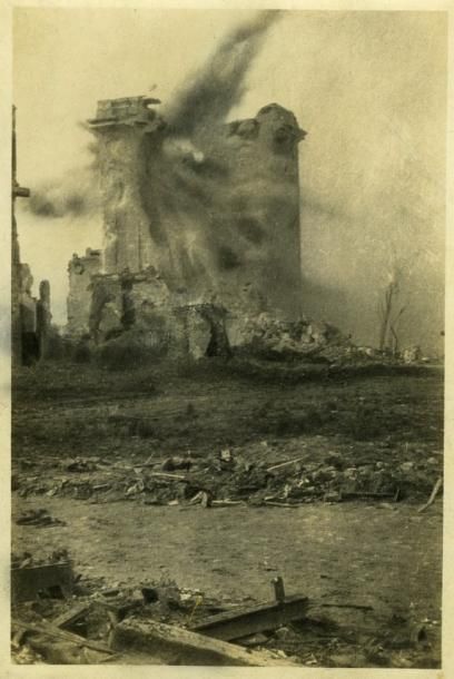 Nieuport Explosion de la tour de l'église,...