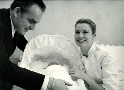 Howell Conant Grace Kelly et le prince Rainier, 1957. Tirage argentique d'époque,...