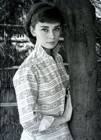 Milton GREENE (1922-1985) Audrey Hepburn, vers 1955. Tirage argentique postérieur,...