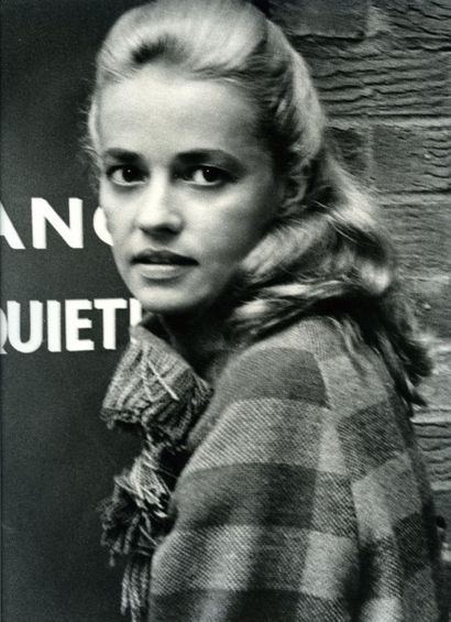Jeanne Moreau, vers 1960 Tirage argentique d'époque, 34,1 x 26,6 cm sur feuille 35,4...