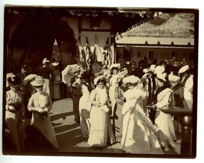 null Personnalités aristocratiques, 1905-1911. Six photographies: Alice de Battenberg,...