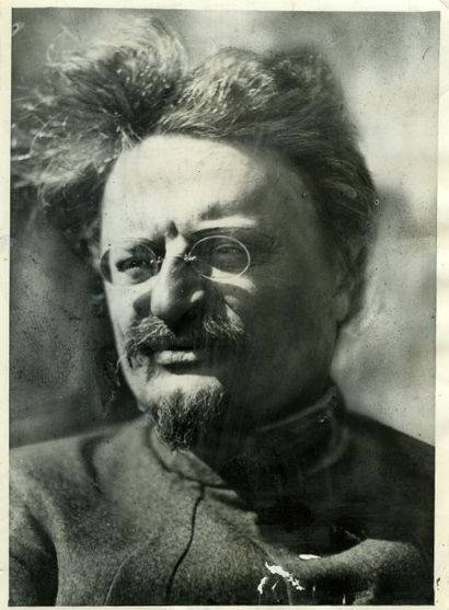 null Léon Trotski (1879-1940), portrait en 1930. Tirage argentique d'époque, 16,7...