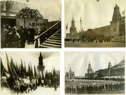 Mausolée de Lénine, 1924-1931 Quatre tirages argentiques d'époque, environ 20,5 x...
