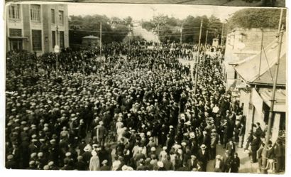 null Brest. Emeutes, août 1935. Dix-sept photographies d'époque, divers formats,...