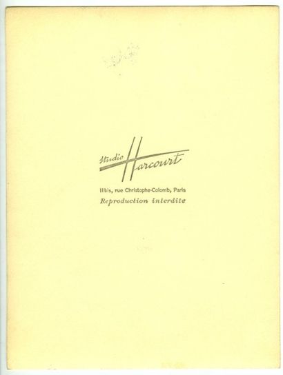 HARCOURT Nu féminin, vers 1950. Tirage argentique d'époque, 22,8 x 16,8 cm sur feuille...