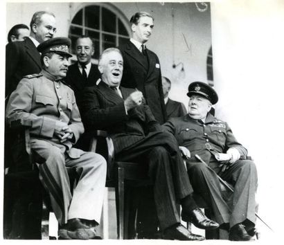 null Seconde Guerre mondiale. Conférence de Téhéran, Churchill, Roosevelt et Staline,...