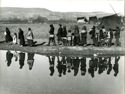 Jean Gabriel SERUZIER (né en 1905) Tziganes, vers 1950. Six tirages argentiques d'époque,...