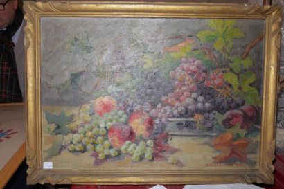 Lucie RANVIER-CHARTIER (1867-1932) Nature morte aux raisins, huile sur toile signée...