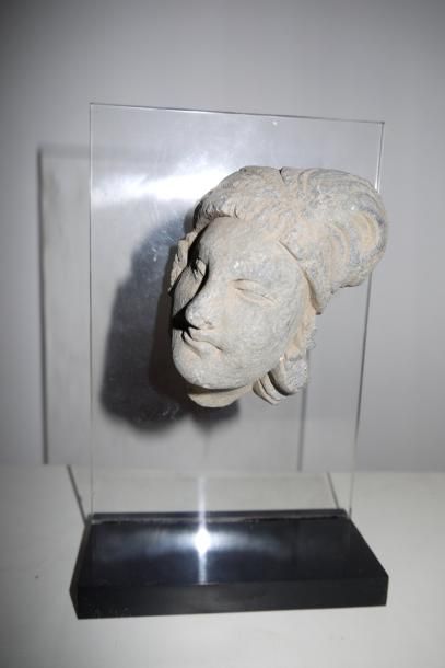 null ART GRECO-BOUDIQUE DU GANDHARA, IIIe - IVe siècle Tête d'homme, sculpture en...