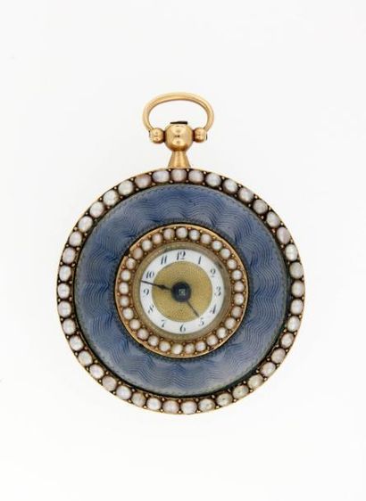 null Montre demi savonnette en or émaillée, vers 1875. Cadran guilloché avec anneau...
