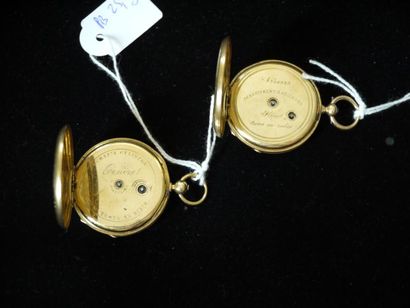 null Deux montres de col à cylindre en or guilloché et gravé. (Pb 27.4gr.)