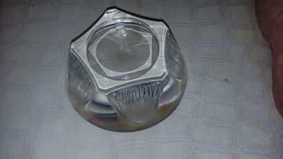 LALIQUE FRANCE Saleron en verre pressé moulé, signé.