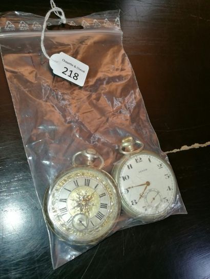 null Une montre à ancre Zenith N° 31720" et une montre à cylindre en argent.