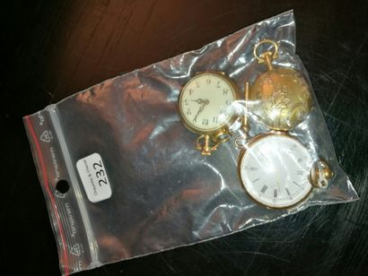 null Trois montres de col en or (pb. 66.3gr).