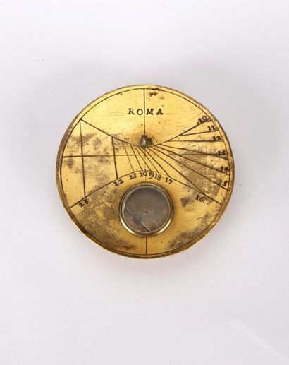 null Cadran horizontal en laiton doré dressé pour la latitude de Rome, début du XVIIe...