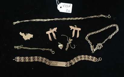 null Lot de débris d'or: 4 pendentifs et 3 gourmettes ou petits bracelets accidentés....