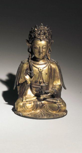 null Sujet en bronze doré représentant la divinité Guanyin (Avalokitesvara) assise...