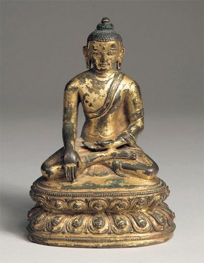 null Statuette en bronze doré représentant le Bouddha assis en padmâsana sur une...