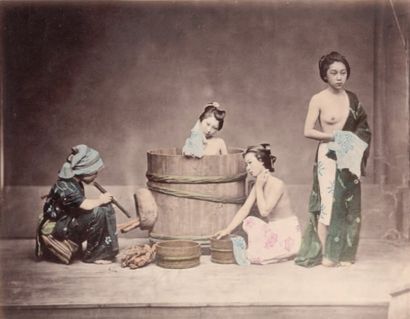 BEATO (atelier de) Femmes au bain (photomontage), vers 1875 Tirage albuminé d'époque...