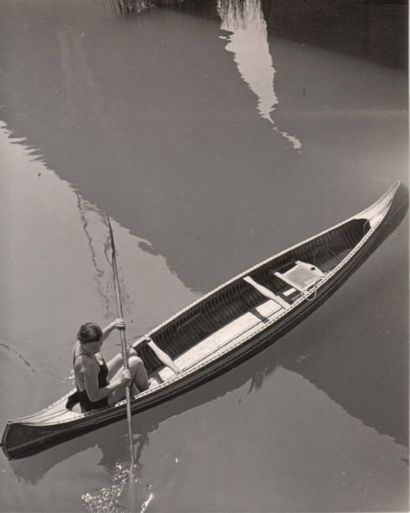 Pierre Boucher (1908-2000) Canoë, vers 1935 Tirage argentique d'époque 25,8 x 20,8...