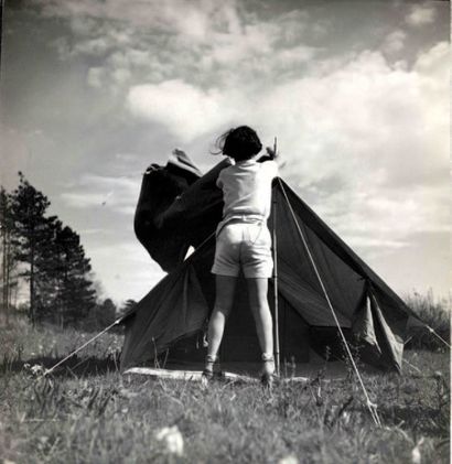 Pierre BOUCHER Camping, vers 1930 Tirage argentique d'époque 24,9 x 24,1 cm.