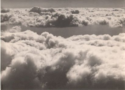 Hans SCHALLER Etude de Nuages, 1937 Tirage argentique d'époque 17,3 x 23,5 cm. Au...