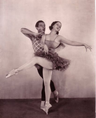 Dorothy WILDING (1893-1976) Anton Dolin et Naoumova dansant, vers 1925. Tirage argentique...