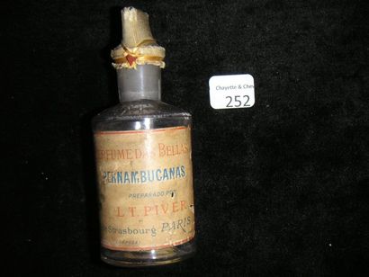 L.T. Piver «Perfume das Bellas Pernabucanas». Grand Flacon de forme cylindrique en...