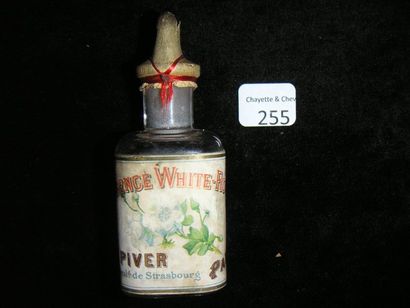 L.T. Piver «Essence White Rose». Rare Flacon destiné à contenir l'essence concentré...