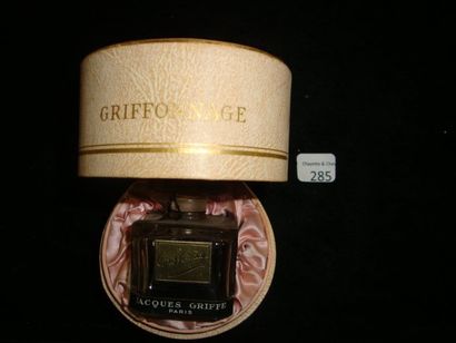 Jacques Griffe «Griffonnage» Flacon à parfum en verre carré bouchon plat. Présenté...