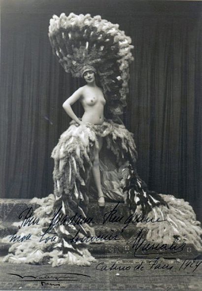 Walery (1863-1935). Danseuses du Casino de Paris, 1924 et 1928. Deux tirages argentiques...
