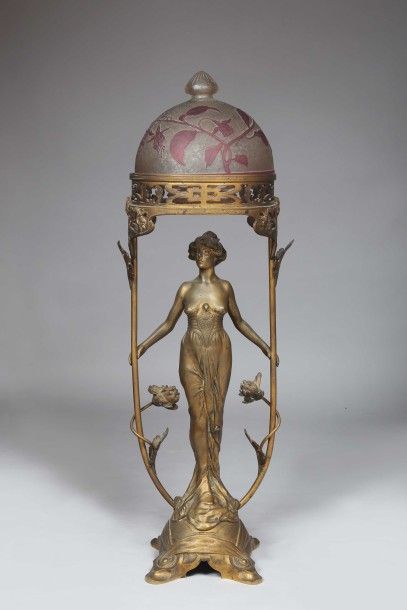 null Grande lampe de table en forme de KIOSQUE. France, époque Art Nouveau. Bronze...