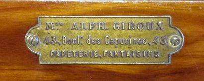 Maison Alph. GIROUX Table en écran en bois de placage et galerie de bronze doré (redoré),...