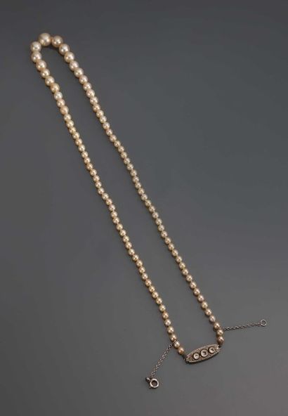 null Collier composé de 93 perles fines en chute Diam. des perles: 3 mm à 7, 5 mm...