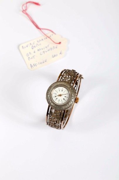ANONYME Montre-bracelet de dame en or et argent (pb.45.4gr), cadran en émail blanc,...